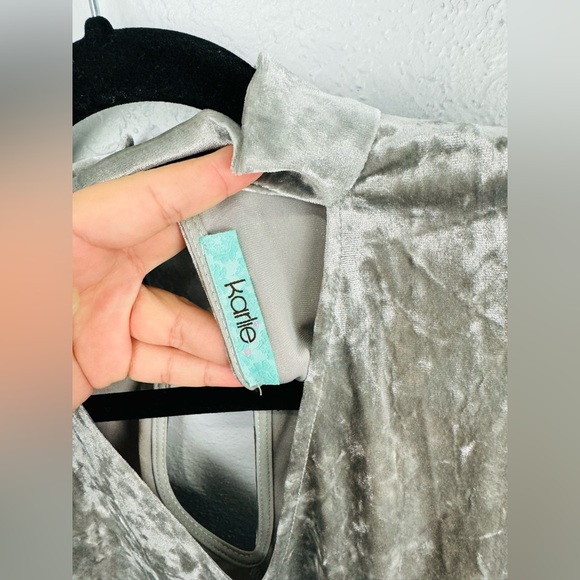 Karlie Bell Sleeve Grey Keyhole Choker Velvet Blouse - Picture 4 of 8